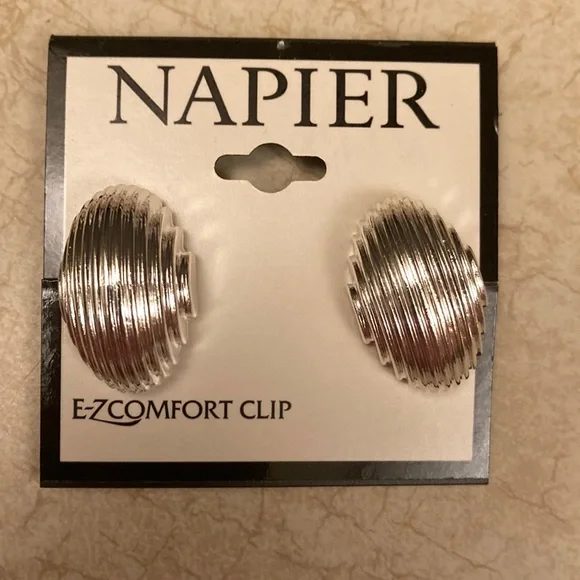 Clip on NAPIER earrings - Picture 1 of 2
